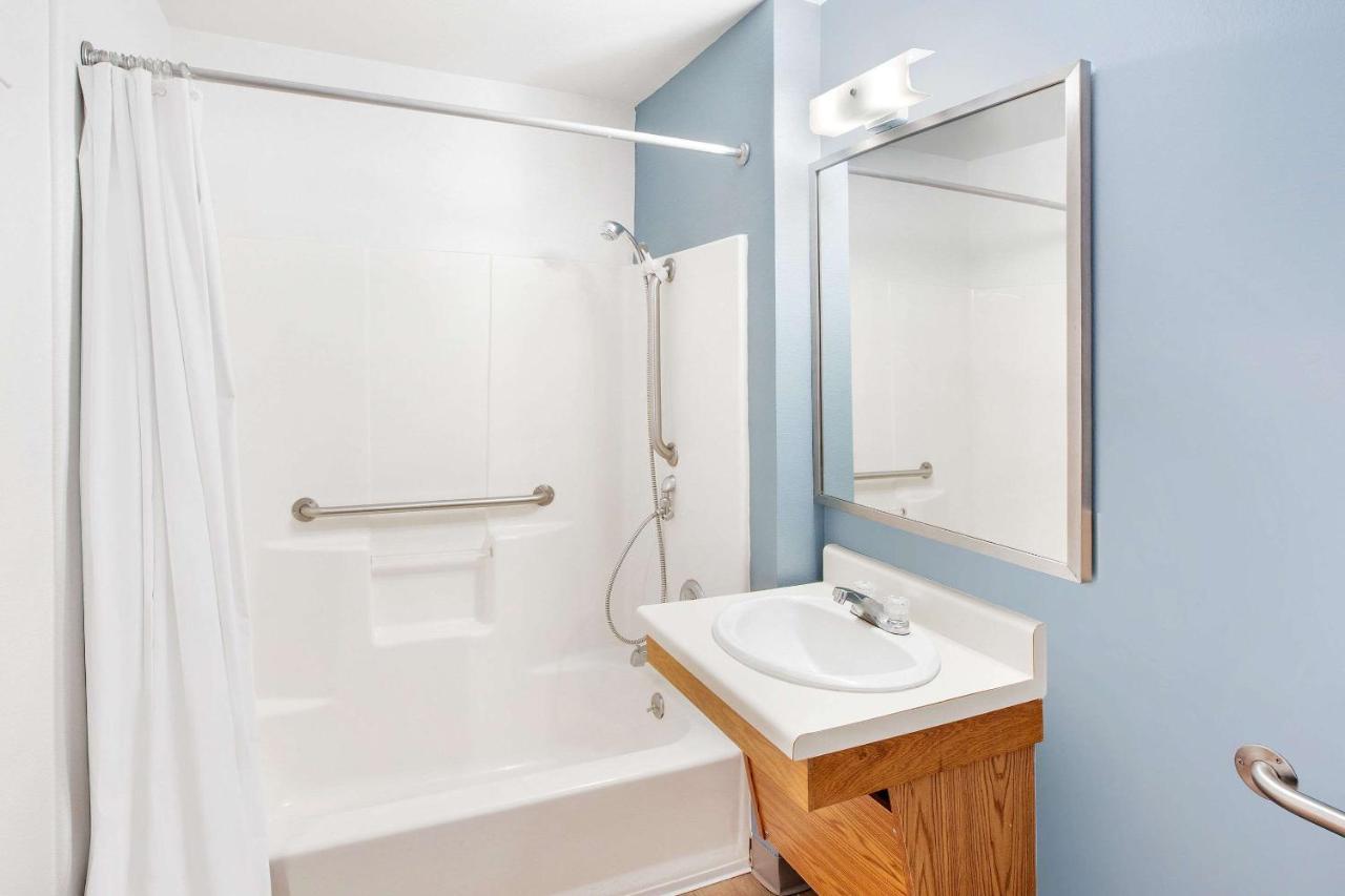 Woodspring Suites Brownsville Bagian luar foto